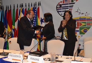 OAS-Bolivia sign agreement on teacher training.