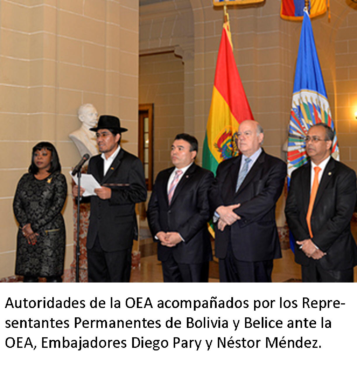 Autoridades de la OEA acompaados por los Representantes Permanentes de Bolivia y Belice ante la OEA, Embajadores Diego Pary y Nstor Mndez.