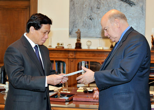 People’s Republic of China Presents Contributions to OAS Programs
