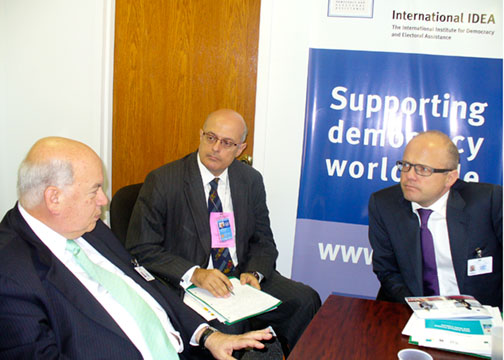 Secretario General de la OEA se reunió con representantes de International IDEA