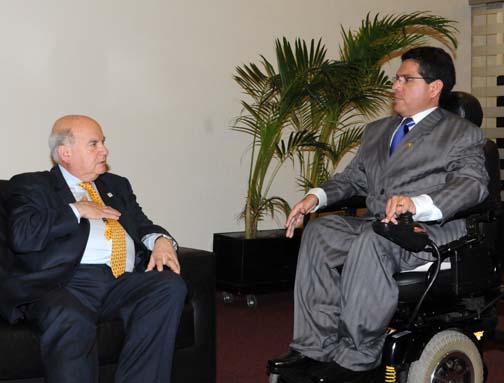 Secretario General de la OEA se reúne con Segundo Vicepresidente del Congreso peruano