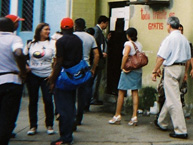 The Rapporteur on the Rights of Persons Deprived of Liberty, Rodrigo Escobar Gil, and his delegation, enter the Penitentiary in Guayaquil during a visit to Ecuador in May 2010
