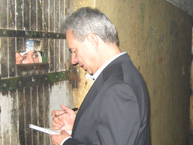 Rapporteur Rodrigo Escobar Gil visits a prision in Uruguay during the visit in July 2011