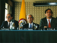 El Comisionado Oscar L. Fappiano, el Segundo Vicepresidente de la CIDH, Robert K. Goldman, y el Primer Vicepresidente, Carlos Ayala Corao, ofrecen conferencia de prensa en Colombia.