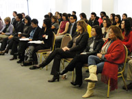 Público en la conferencia de prensa del 1 de abril de 2010