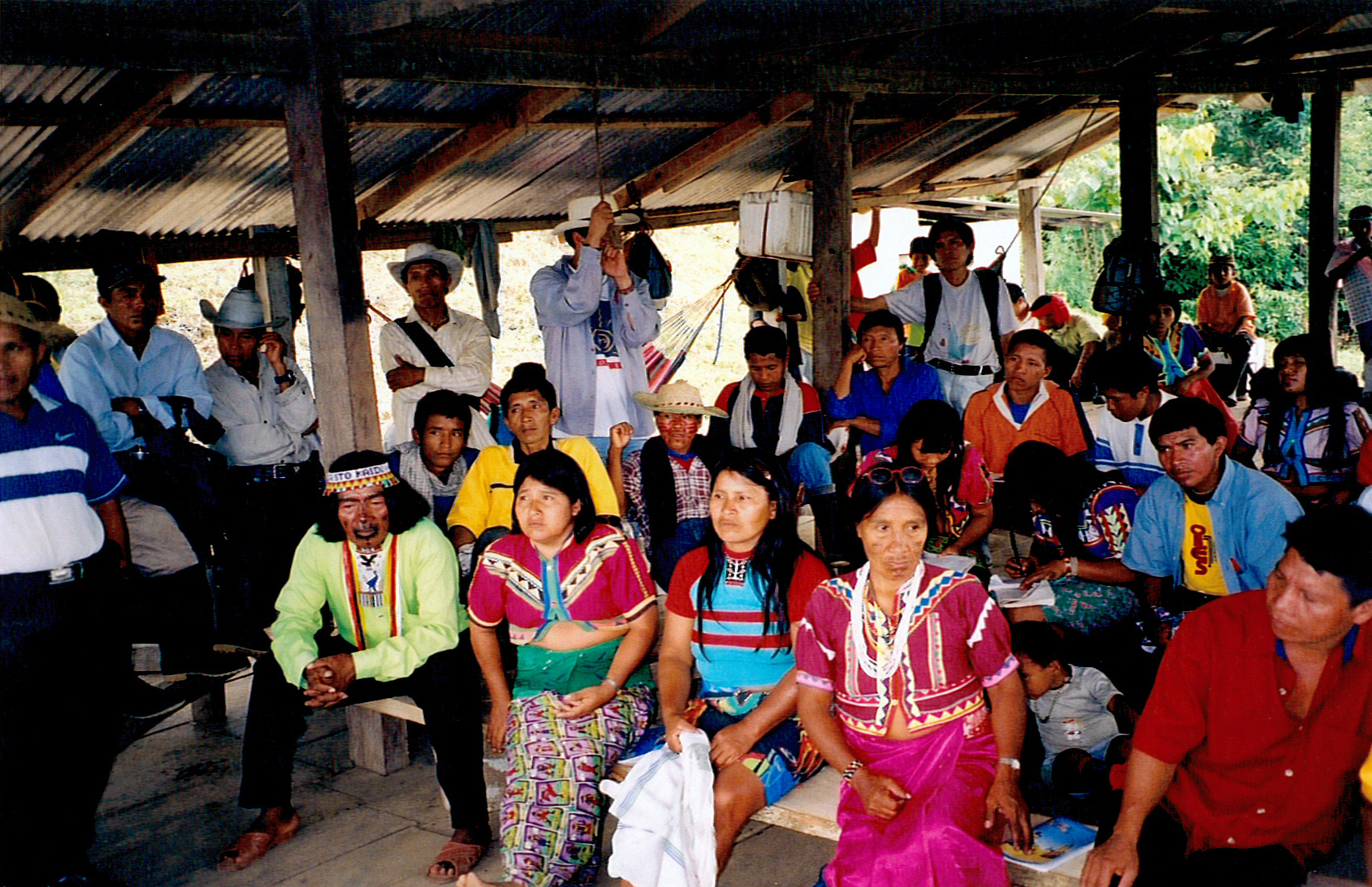 Visita de la OEA a una comunidad embera-katio en 2003. Foto: OAS.