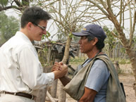The Rapporteur on the Rights of Indigenous Peoples, Paolo Carozza, with a member of the Yakye Axa community.