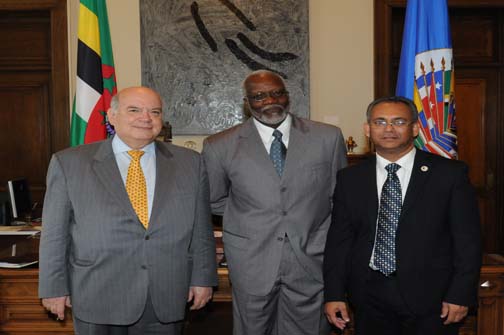 New Dominica Representative to the OAS Presents Credentials

