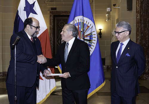 Nuevo Embajador de Panamá presenta credenciales