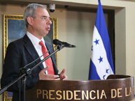 El Relator Escobar Gil presentó el informe en la Casa Presidencial de Honduras