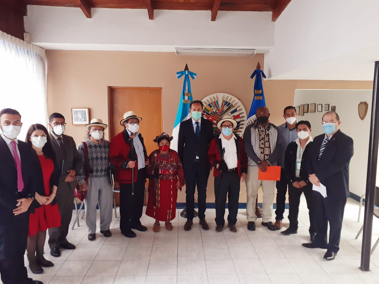 La Misión de la OEA en Guatemala enviada por el S. G. Luis Almagro y presidida por el Emb. Fulvio Pompeo continúa cumpliendo su agenda de reuniones con todos los sectores del país. Se reunió y dialogó con autoridades y representantes de los pueblos Ixil, Xinca y Garífuna.(1 de diciembre de 2020)