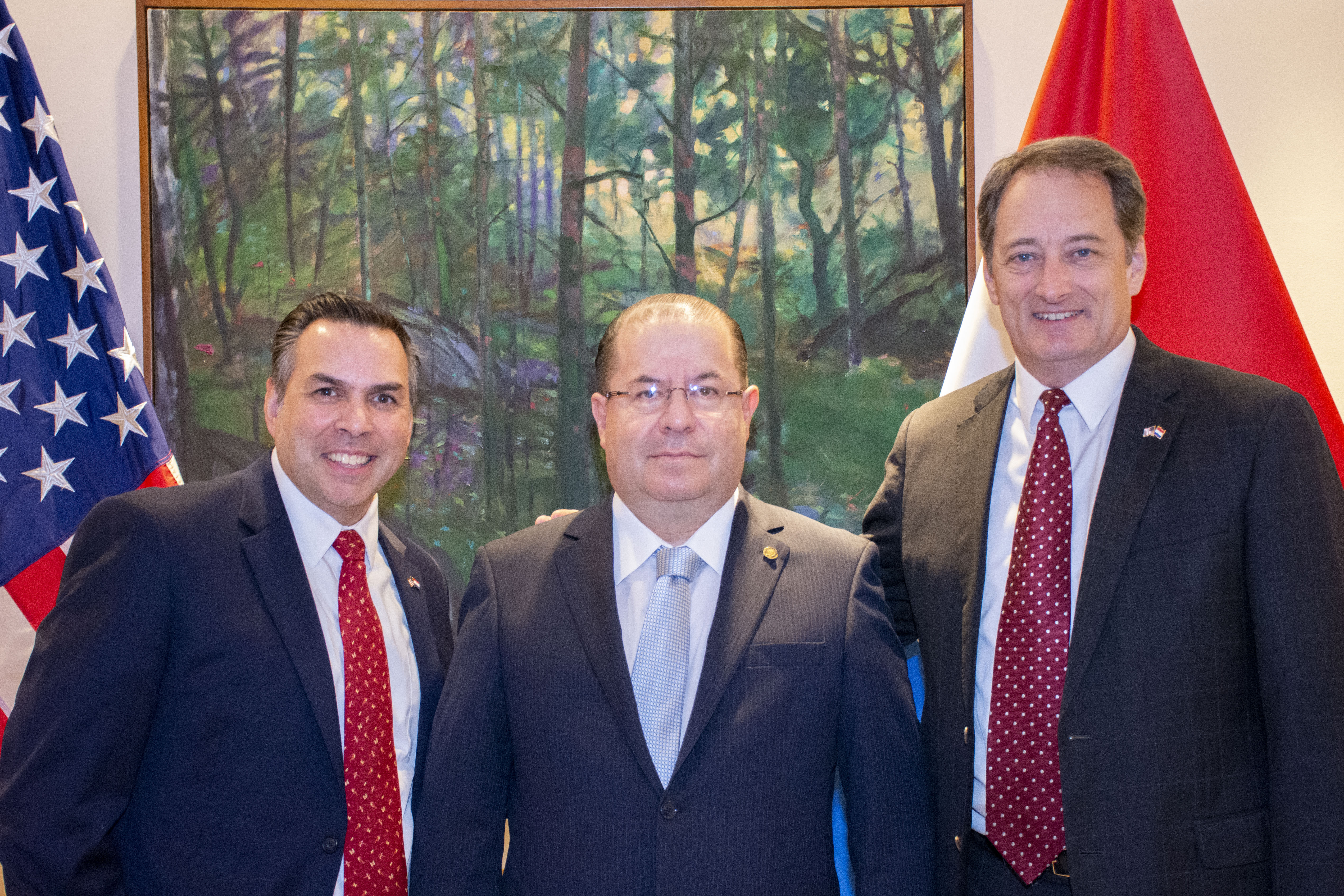 El Representante de la OEA en el Paraguay, Embajador Diego Paz, atendió la invitación del Embajador de los Estados Unidos de América Lee McClenny a la recepción en honor del nuevo Ministro Consejero de la Embajada de los Estados Unidos de América, Joseph Salazar.(8 de agosto de 2019)