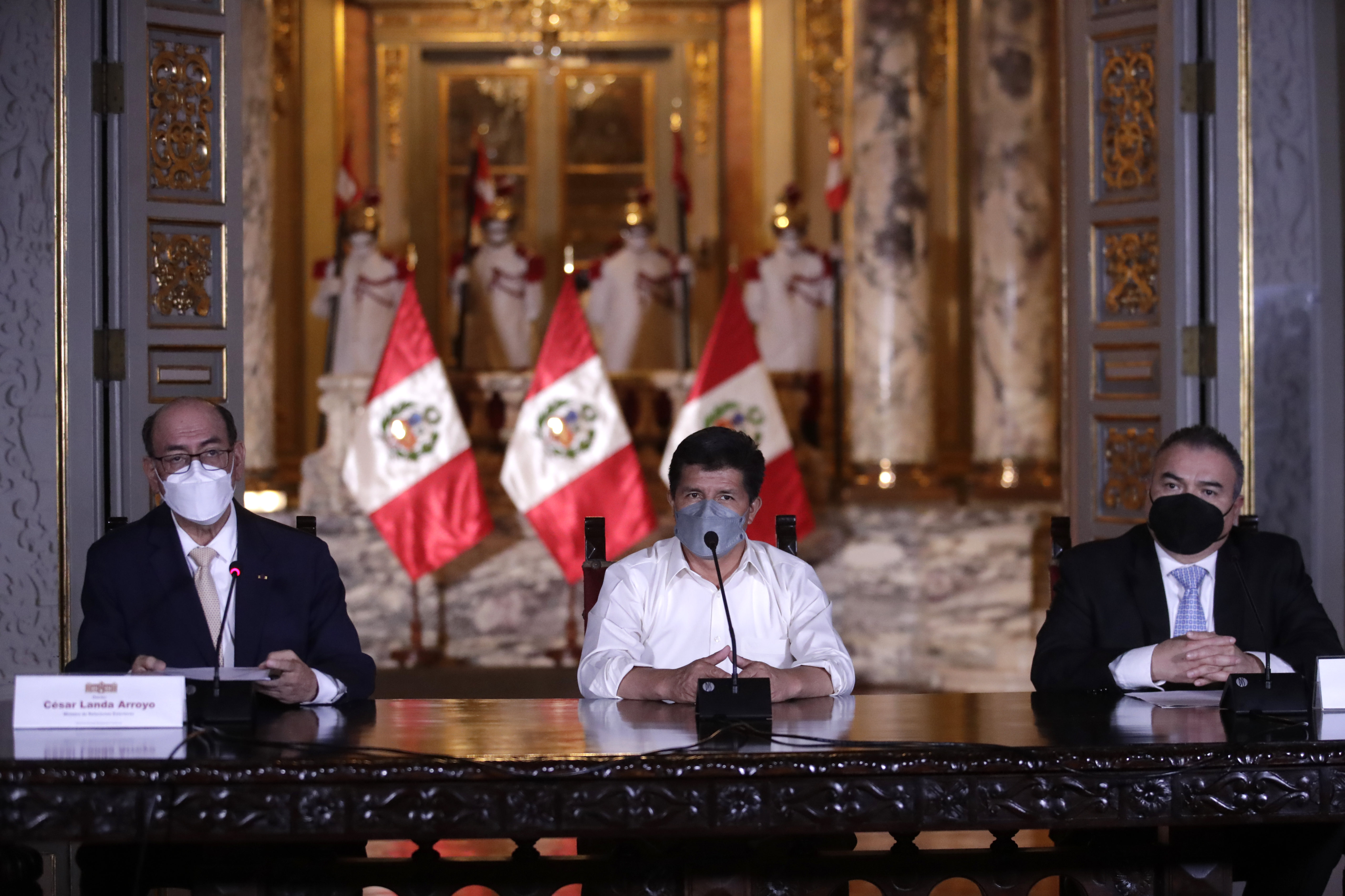 Canciller Landa firma acuerdo de cooperacion con el SGA, Nestor Mendez. Participaron tambien el Presidente Pedro Castillo, el  Emb Harold Forshyt, Miguel Angel Trinidad Representante de OEA en Peru y el Premier Anibal Torres(25 de febrero de 2022)