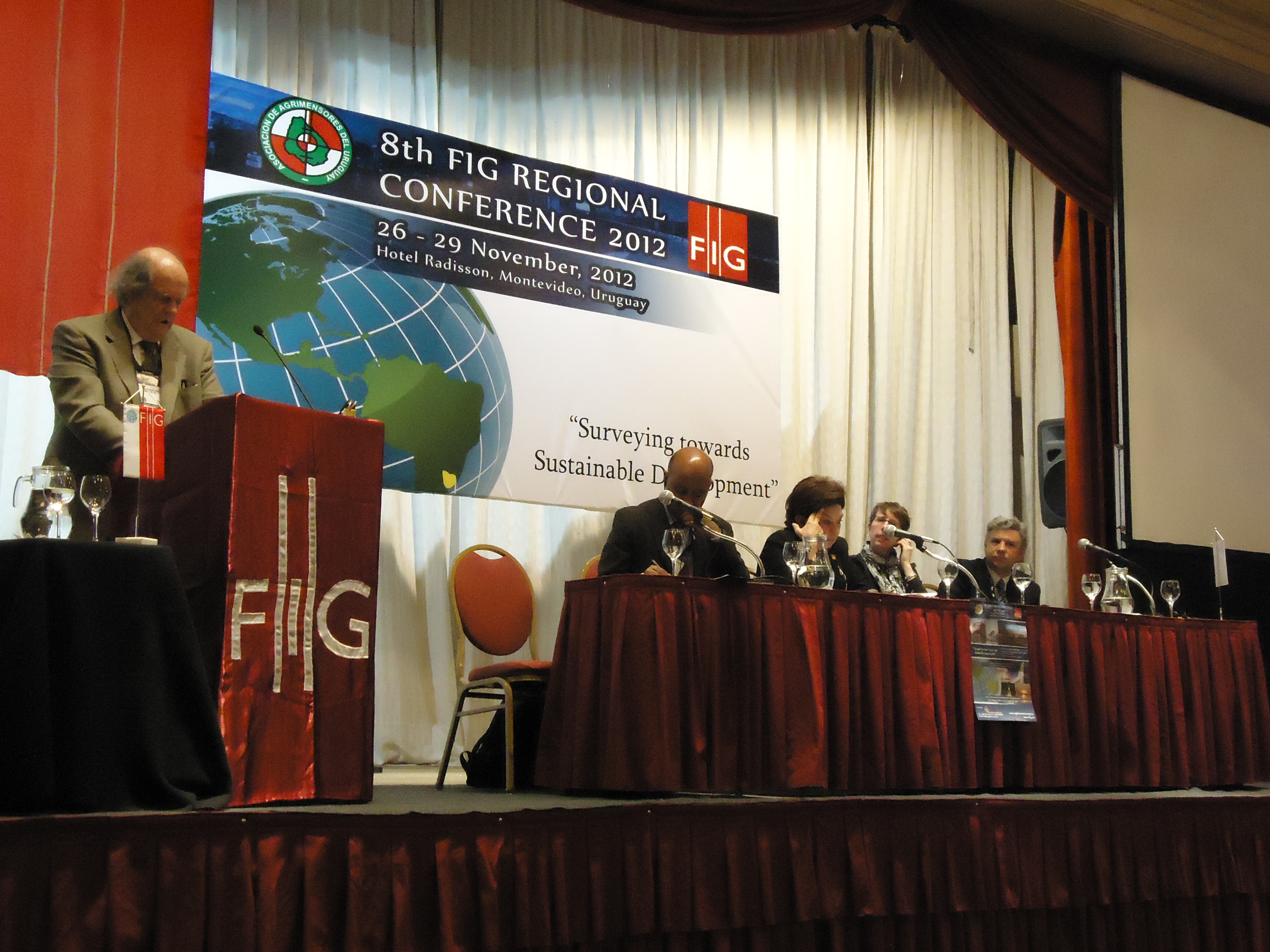 8th FIG REGIONAL CONFERENCE . Plenary Session #1 Emb. John Biehl Del Río, Representante de la OEA en Uruguay(26 de noviembre de 2012)