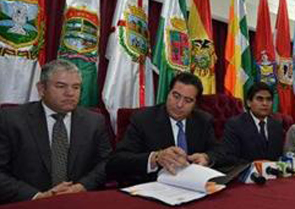 Expresidente Martín Torrijos Firma Convenio de Observación Electoral con TSE Bolivia