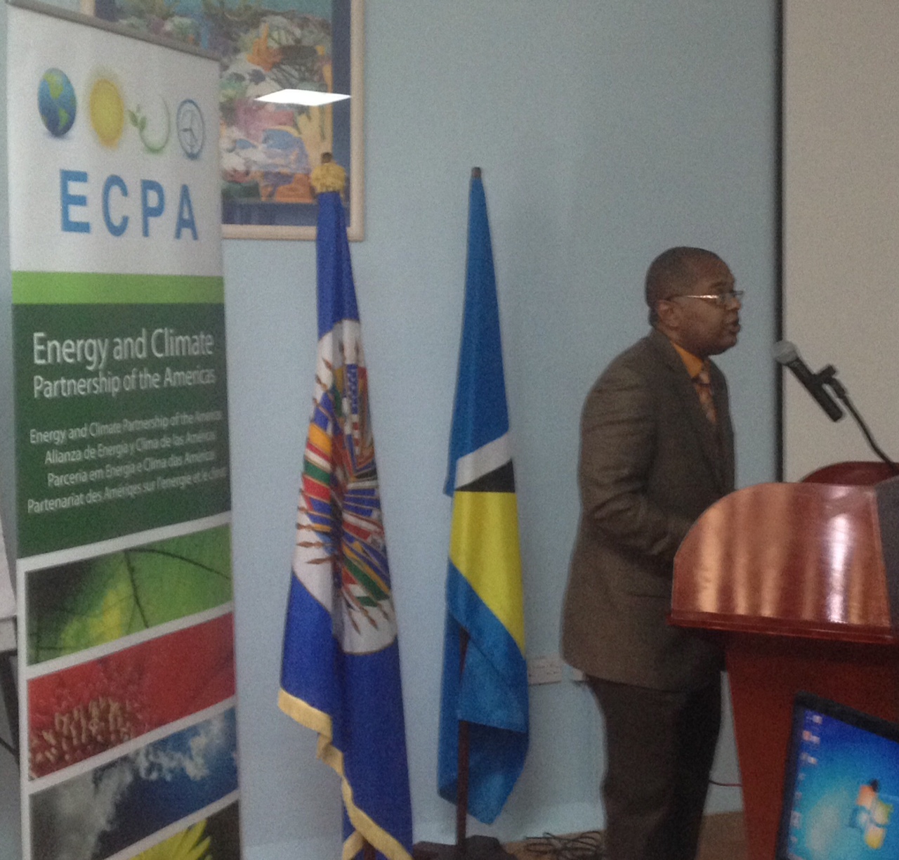 OAS supports the review of sustainable energy initiatives in the Caribbean(August 19, 2014)