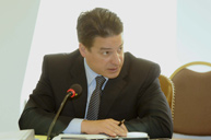 De izquierda a derecha: Comisionado Paulo Sérgio Pinheiro, Comisionado Felipe González (Segundo Vicepresidente), Comisionado Clare Kamau Roberts.