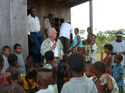 Comissioner Robert K. Goldman talks with members of an Afro-descendant community in the Cacarica River, Chocó, Colombia